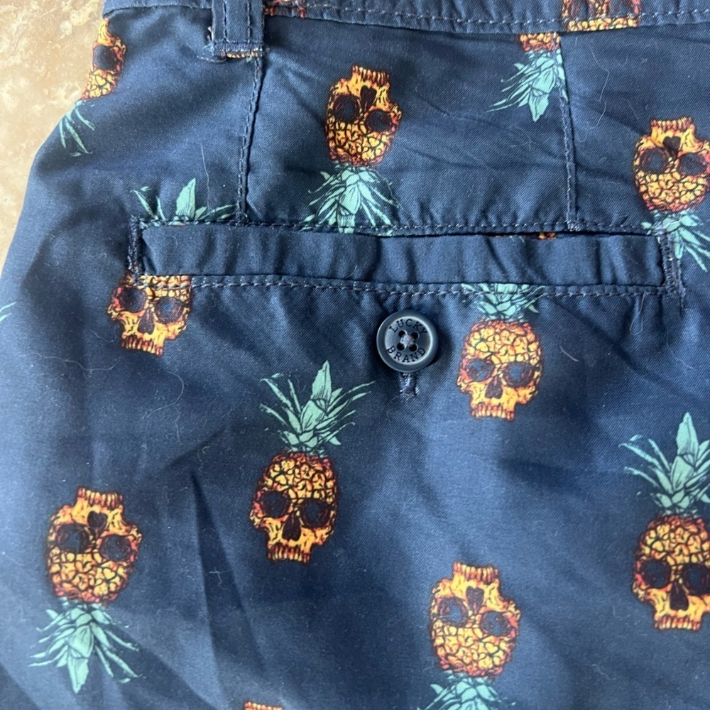Lucky brand, boys board shorts size 12 perfect condition - Picture 3 of 14